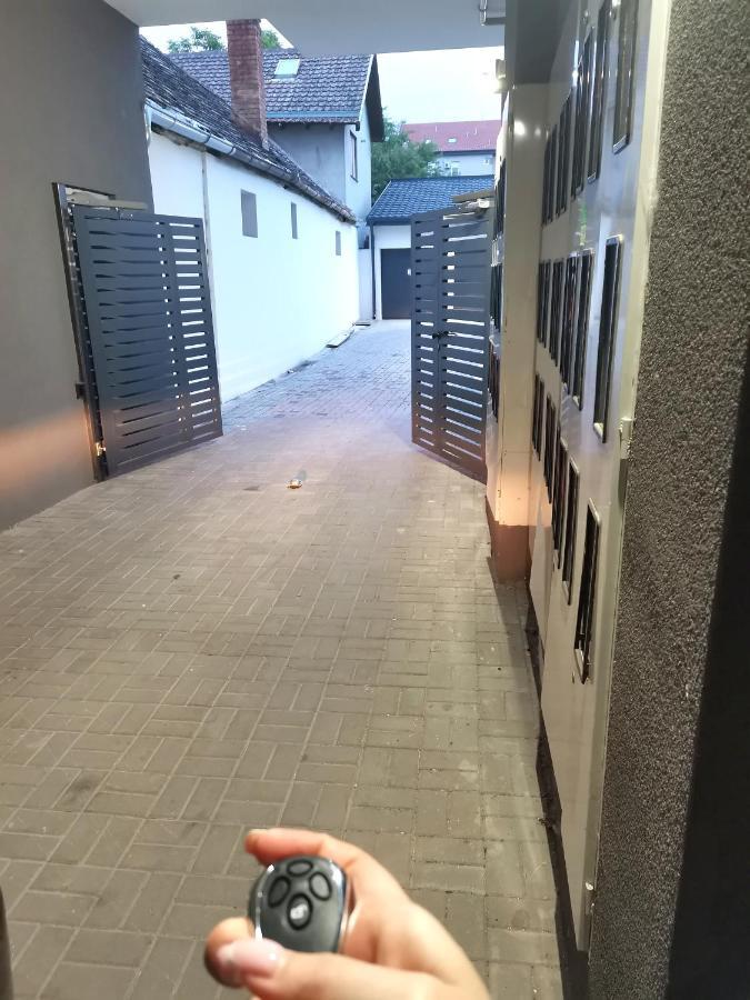 Apartamento Stan Na Dan M Novi Sad Exterior foto